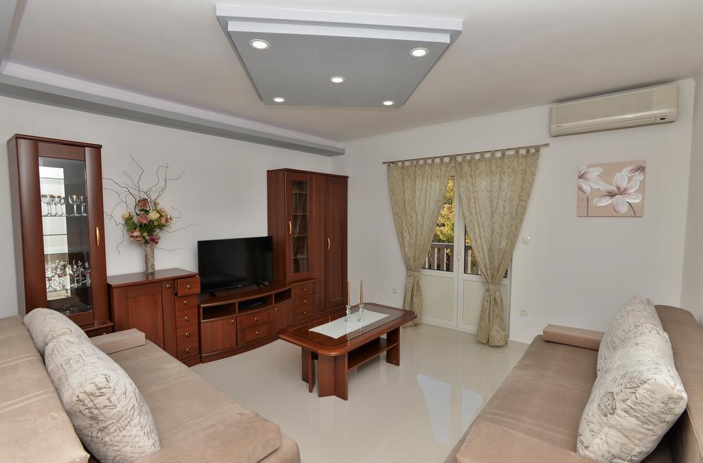 Ivana Apartments Makarska Buitenkant foto