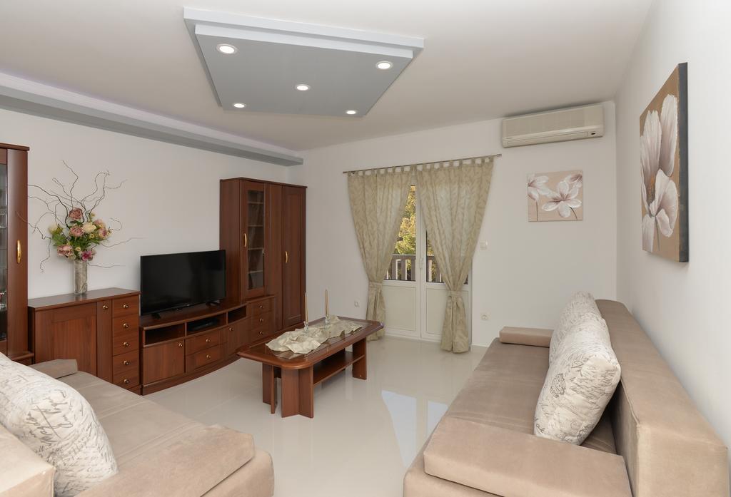 Ivana Apartments Makarska Buitenkant foto