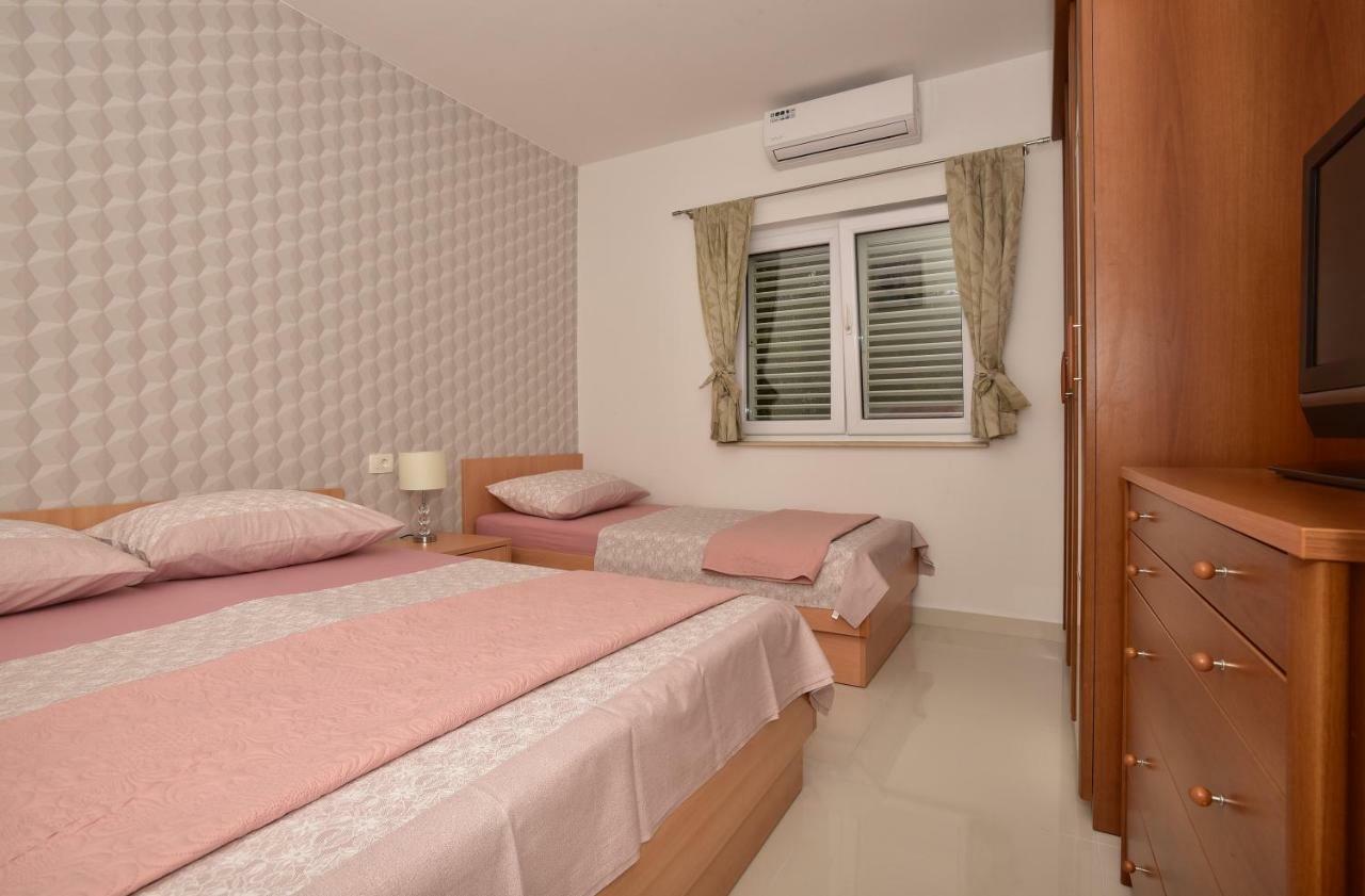 Ivana Apartments Makarska Buitenkant foto