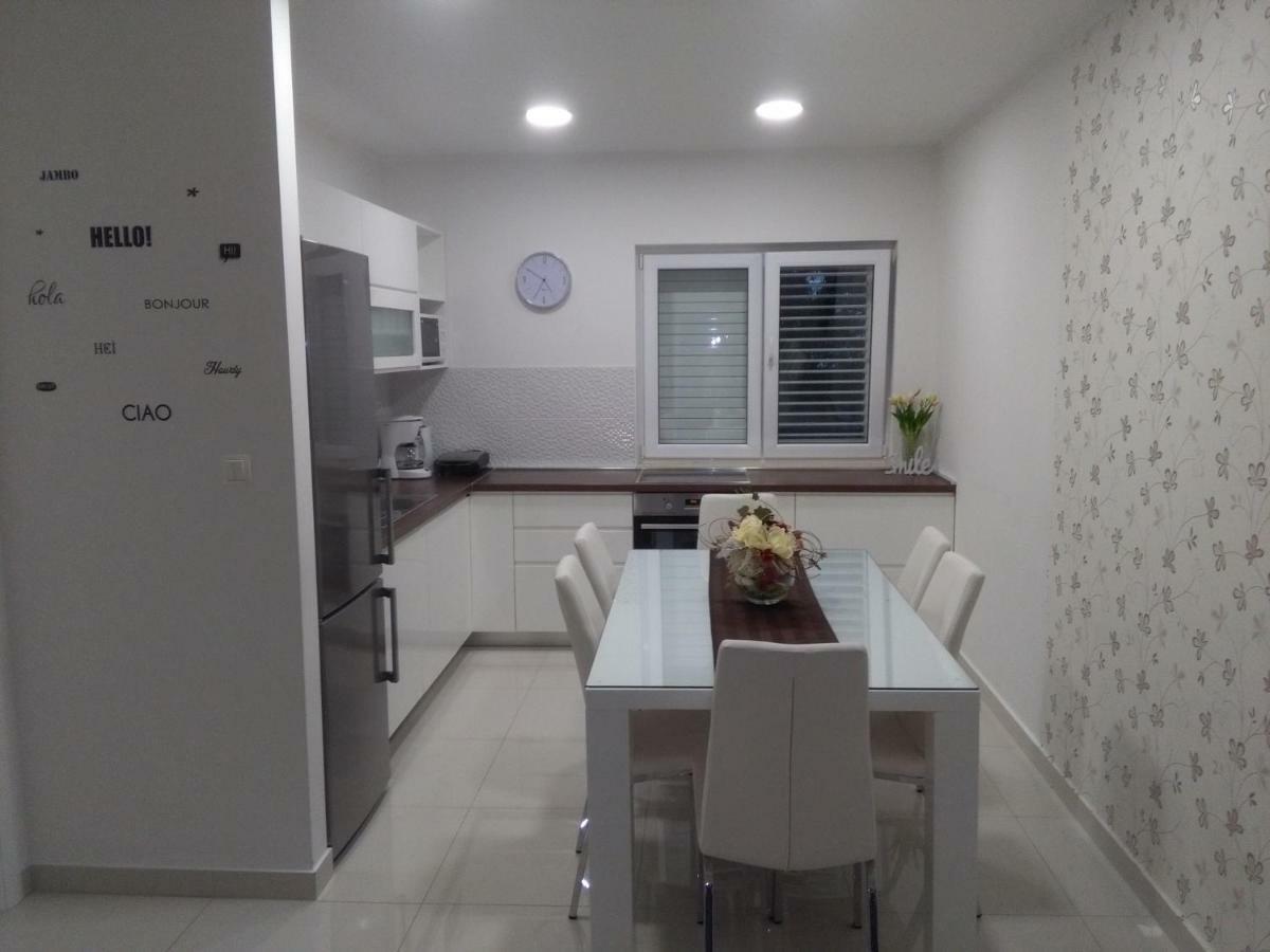 Ivana Apartments Makarska Buitenkant foto