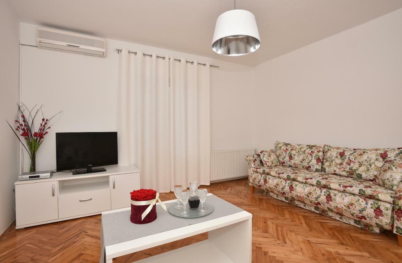 Ivana Apartments Makarska Buitenkant foto