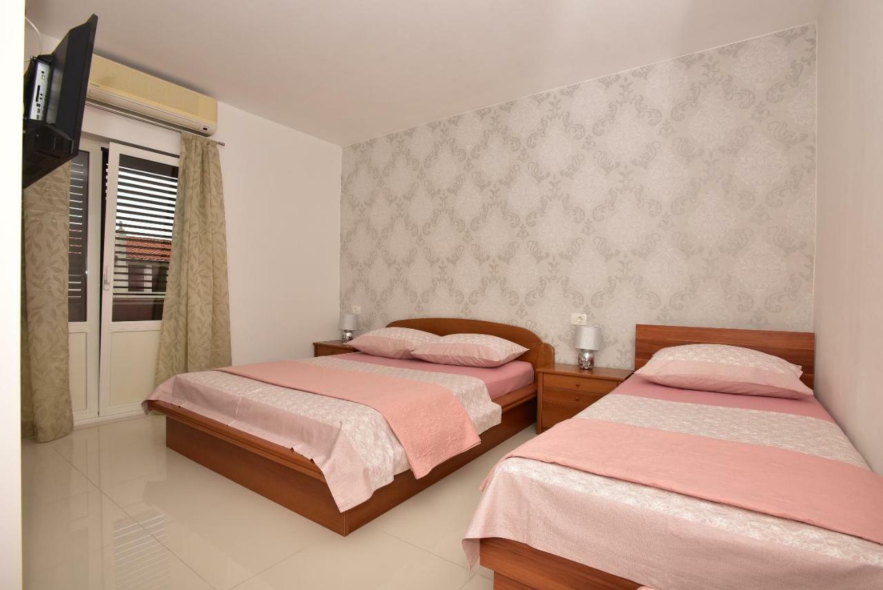 Ivana Apartments Makarska Buitenkant foto